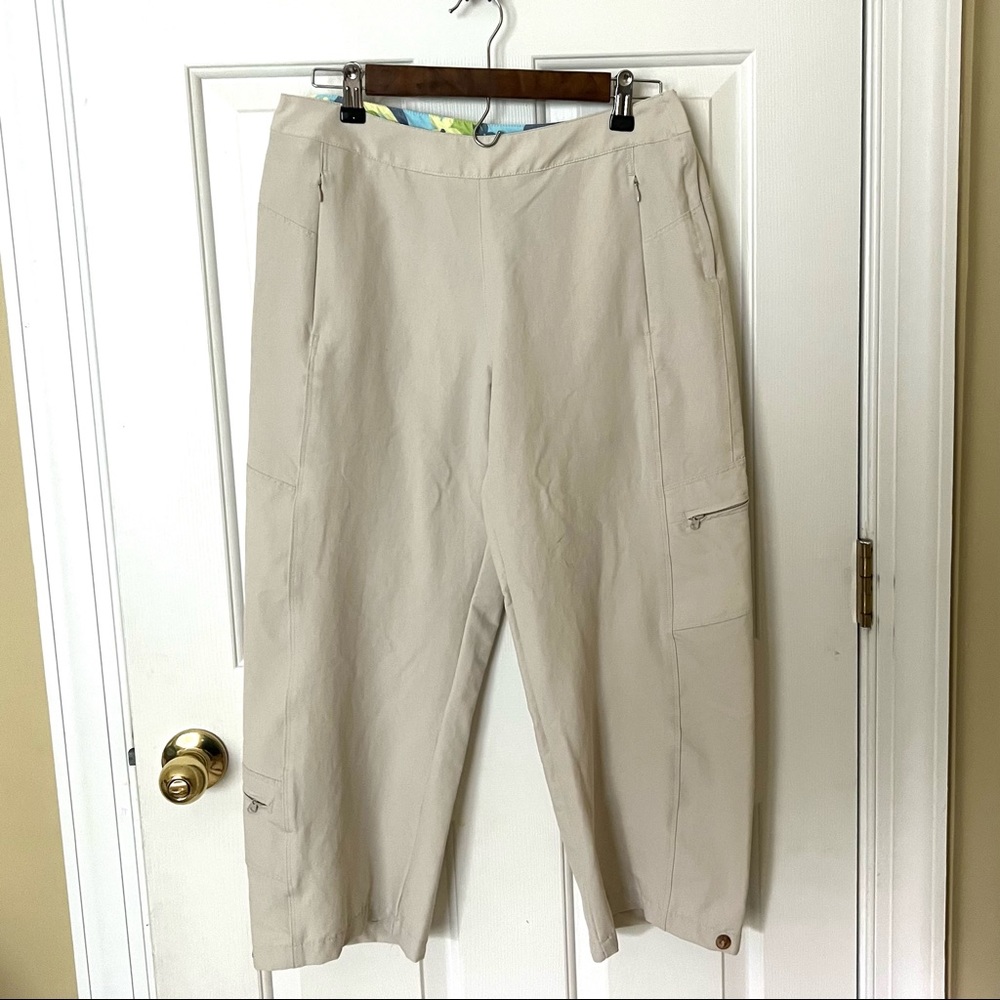Title Nine Women Cargo Outdoor Hiking Beige Capri Pants, sz 10 more like sz 8